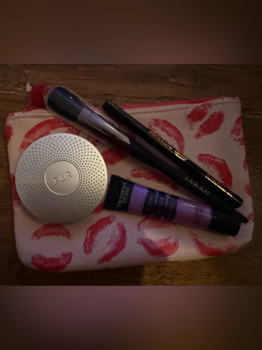 Lip print makeup bag W/ tan pur 4 in 1 makeup, Farrah brush, Victoria’s Secret